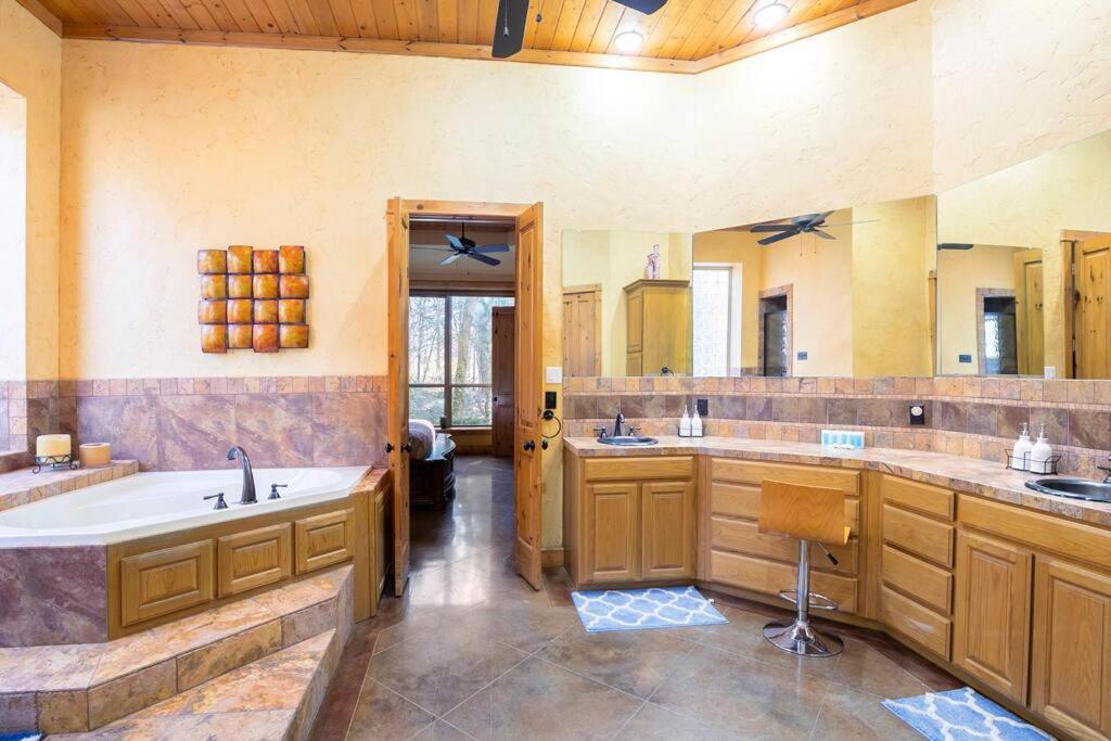 Texas Ranch House With 5 Bedroom And Fish Pond Dallas Esterno foto
