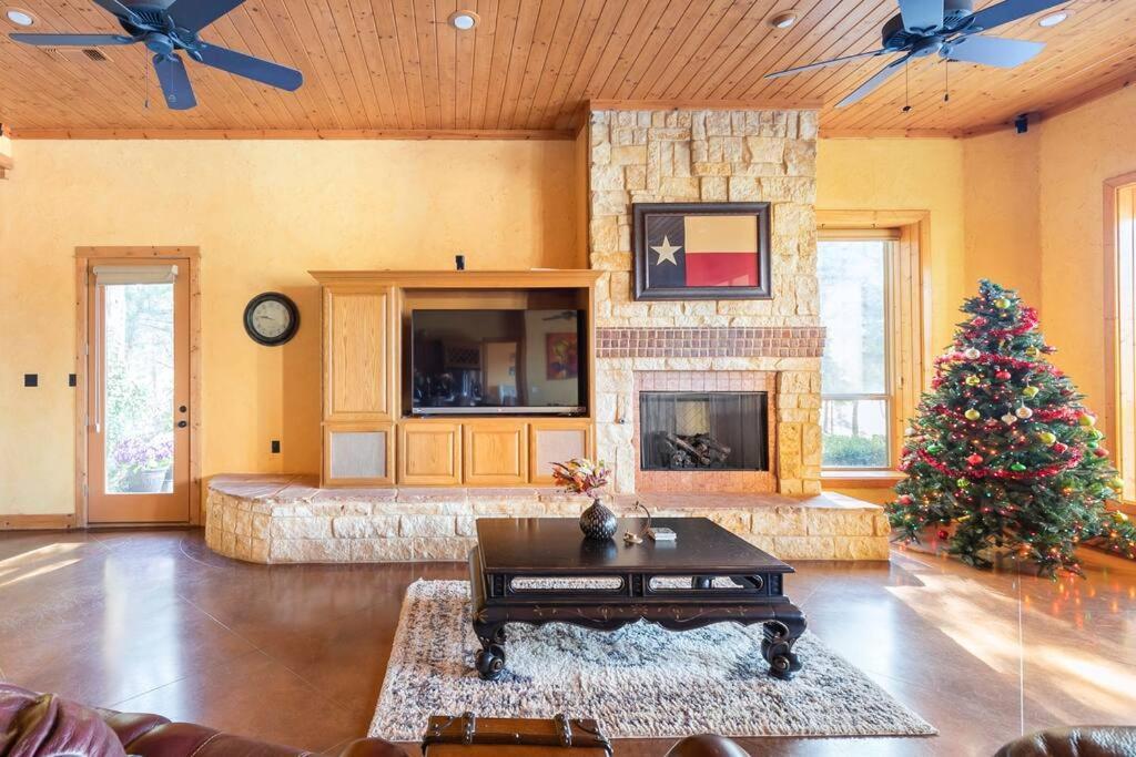 Texas Ranch House With 5 Bedroom And Fish Pond Dallas Esterno foto
