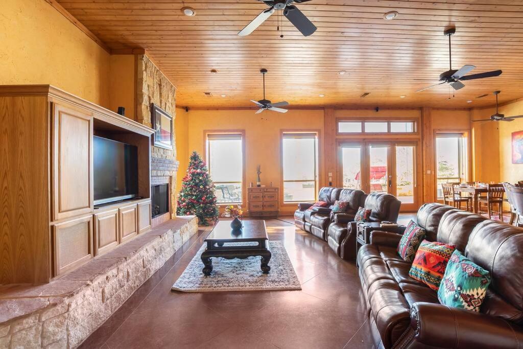 Texas Ranch House With 5 Bedroom And Fish Pond Dallas Esterno foto