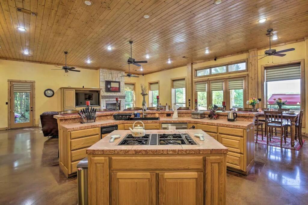 Texas Ranch House With 5 Bedroom And Fish Pond Dallas Esterno foto